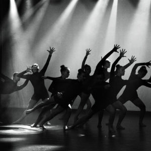 Zdjęcie przedstawia tańczące tancerki