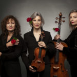na zdjęciu trzy kobiety z instrumentami