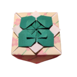 Zdjęcie przedstawia ozdobne pudełko origami